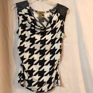 Ladies sleeveless top